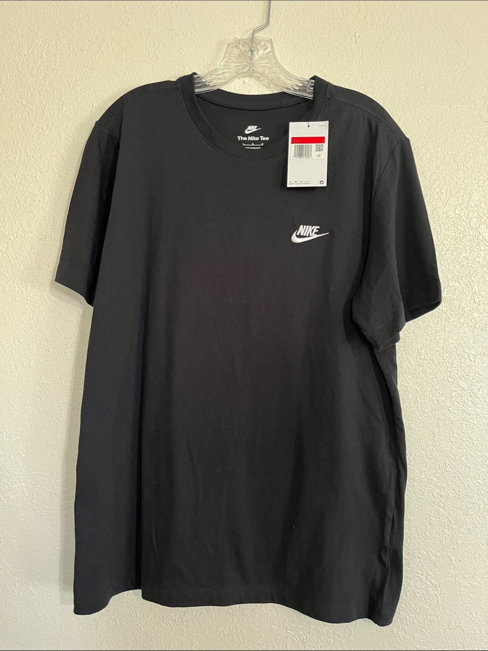 NWT Nike Sportswear Club men’s black Tshirt size Large.